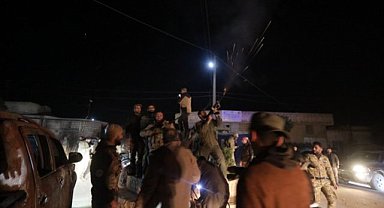 Suriye’de muhalif grupların Halep ve Tel Rıfat’a askeri sevkiyatı sürüyor