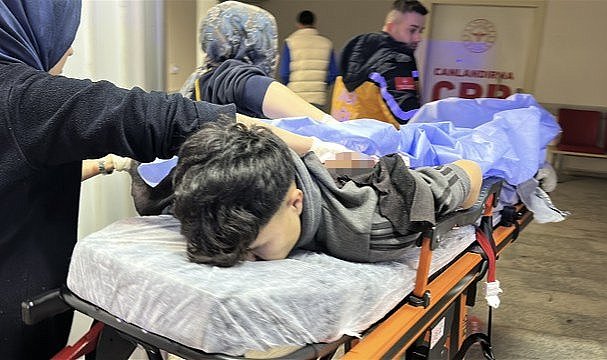 Tanımadığı kişi defalarca sırtından bıçakladı! Ağır yaralandı