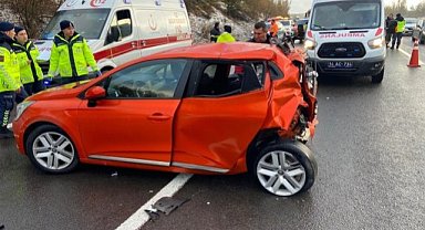 TEM'de Otoyolunda kaza! 1 kişi öldü, 4 kişi yaralandı