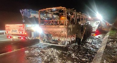 Turistleri taşıyan otobüs alev aldı