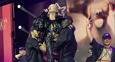 Ünlülerin gözde ismi, Hande Yener sahnesinde hayatını kaybetti