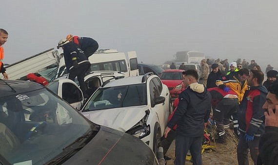 Van'da zincirleme trafik kazası! Ortalık savaş alanına döndü