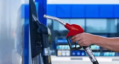 Akaryakıta gelen zam sonrası son tabela! Motorin fiyatları düşüyor, benzinde değişiklik yok!