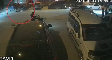 Arkadaşını bıçak öldürdü! Yardım etmeye çalıştıktan sonra kaçtı
