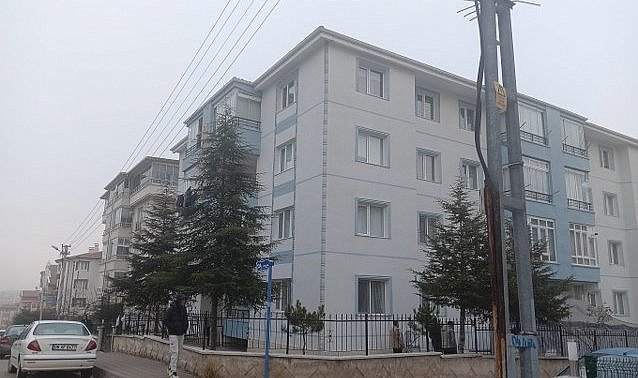 Bıçakla eşini ağır yaraladı kendi canına kıydı