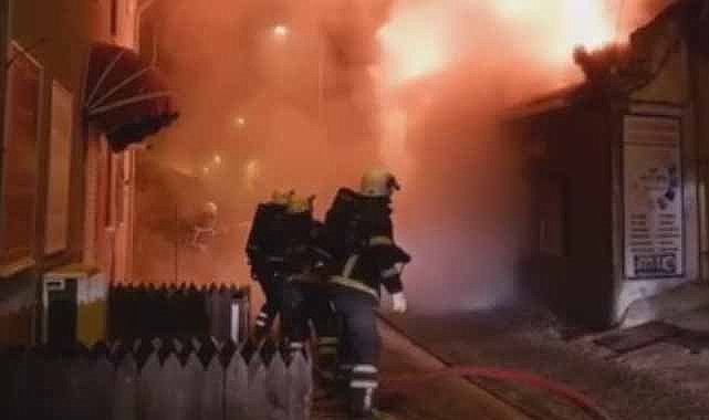 Çakmak satan iş yerinde yangın çıktı!  Alevler 4 dükkana sıçradı