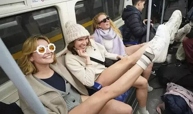 Çıplak bir şekilde metroya binme etkinliği: ‘Pantolonsuz metro yolculuğu’
