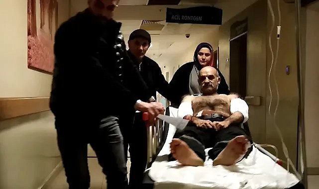 Dengesini kaybeden çalışan, ağaç soyma makinesine kollarını kaptırdı