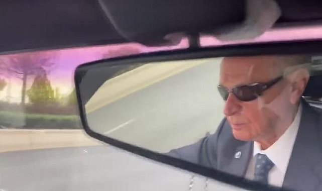 Devlet Bahçeli, Ferdi Tayfur'un 'Bu Bana Yeter' şarkısını dinleyip Ankara sokaklarını gezdi