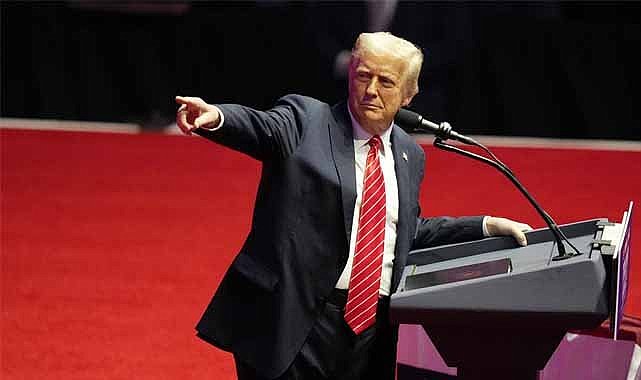 Donald Trump, resmen göreve başladı