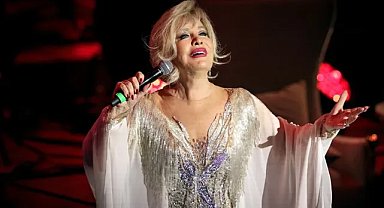 Emel Sayın'ından sevenlerini üzen haber!