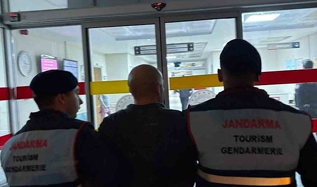 Eşine satırla dehşeti yaşattı