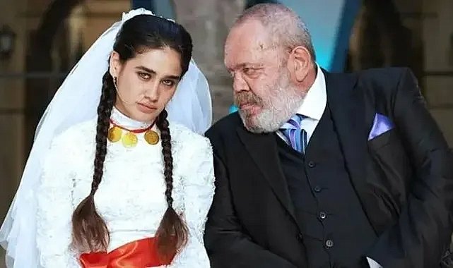 Eski oyuncu Meltem Miraloğlu'nun yaptığı işler şaşırttı: Markette çalışıyor yer siliyor!