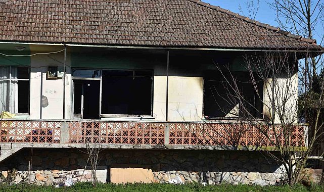 Evde çıkan yangında yaşlı kadın hayatını kaybetti