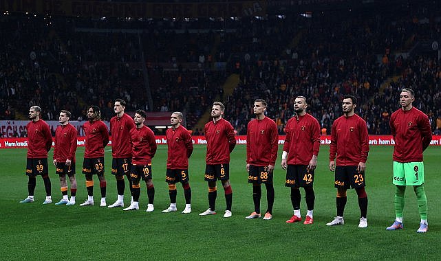 Galatasaray yıldız 2 oyuncunun sözleşmesini uzattı! İmzalar atıldı