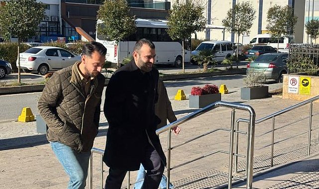 Hrant Dink'in katili Ogün Samast adliyeye gülerek girdi