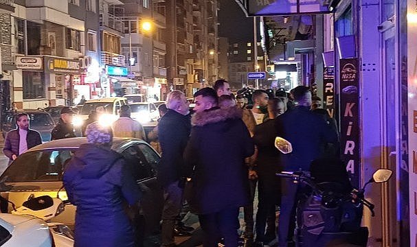 İki grup arasında çıkan kavgada silahlar konuştu