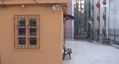 İstanbul'da cemaate bıçaklı saldırı