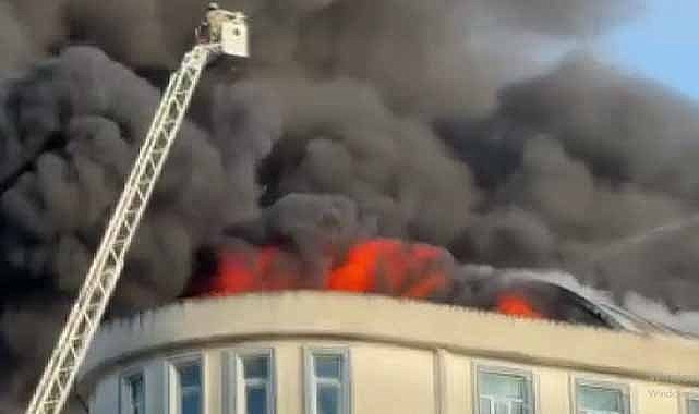 İstanbul Sultanbeyli’de tekstil atölyesi alev alev yandı