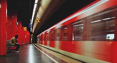 İzmir'de feci kaza! Tren ile bekleme noktasındaki boşluğa düşerek can verdi