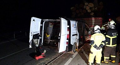 Kamyonet ile tomruk yüklü tır çarpıştı! 1 ölü, 1 ağır yaralı