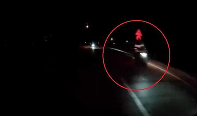 Kaza resmen geliyorum dedi... Ters yöne giren taksiyle motosiklet çarpıştı!