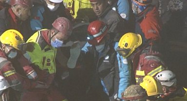 Konya'da çöken binada 3 kişi sağ çıkarıldı!