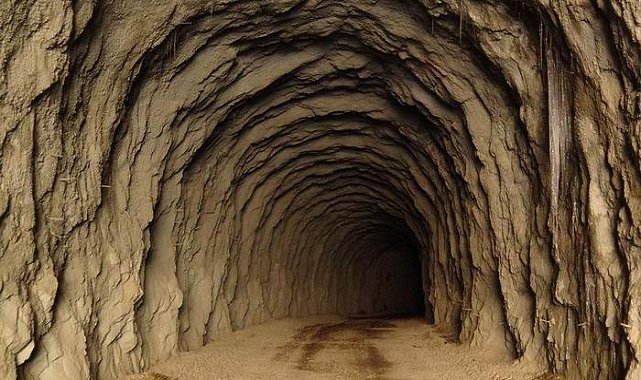 Korku filmlerini aratmıyor! Bu tünelden geçen herkesin tüyleri diken diken oluyor