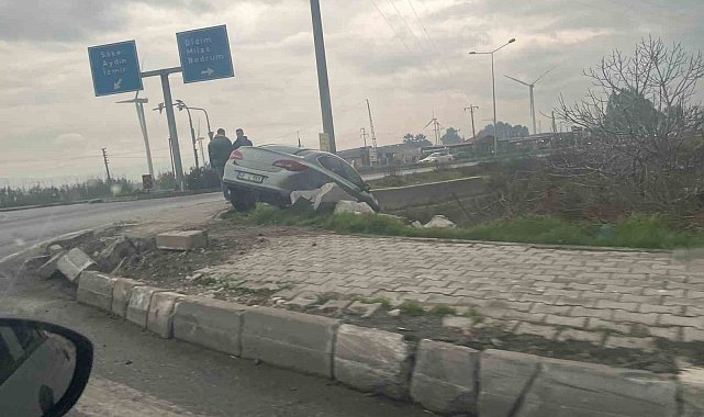 Otomobil yoldan çıktı