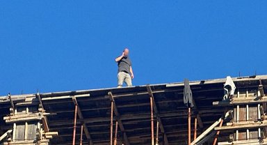 Otoparkı mühürlendi! 12. kata çıkıp bağırdı! O belediye başkanı buraya gelecek