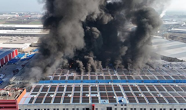 Oyuncak fabrikasında çıkan yangın 21 saat sonra söndürüldü