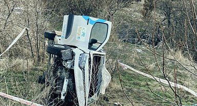 PTT kargoya ait araç şarampole uçtu! 1 yaralı