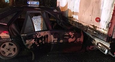 Samsun'da feci kaza: Otomobil tır'a arkadan çarptı, 1'i ağır 3 yaralı