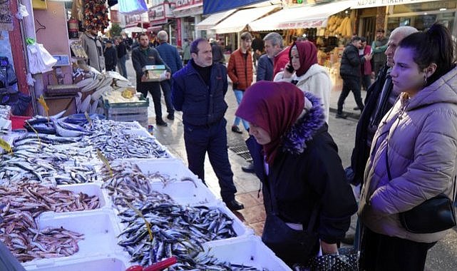 Samsun'da hamsi satış sırasını kaptırmıyor