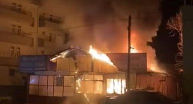 Samsun'da yangın paniği: Vezirköprü’de traktör tamirhanesi küle döndü