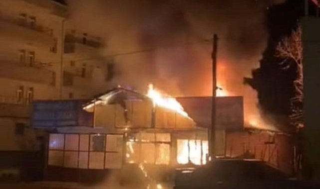 Samsun'da yangın paniği: Vezirköprü’de traktör tamirhanesi küle döndü