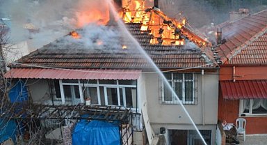 Samsun Havza'da çatı katı alev alev yandı