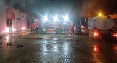 Samsun Kavak'ta koltuk imalathanesinde yangın korkuttu