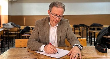 Samsunlu öğretmen mezun olduğu okulun hikayesini belgeselle canlandırdı