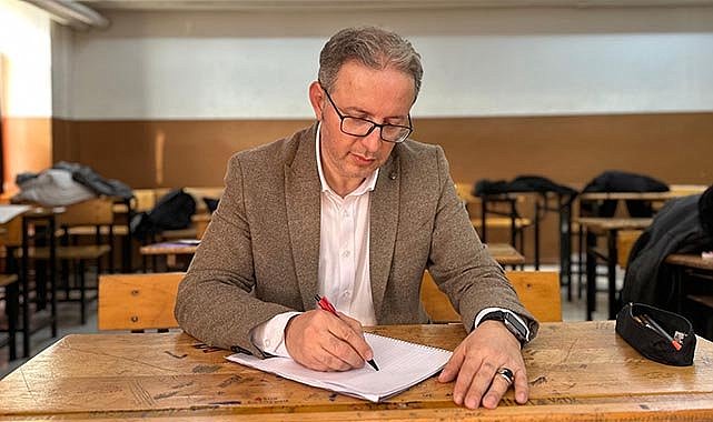 Samsunlu öğretmen mezun olduğu okulun hikayesini belgeselle canlandırdı