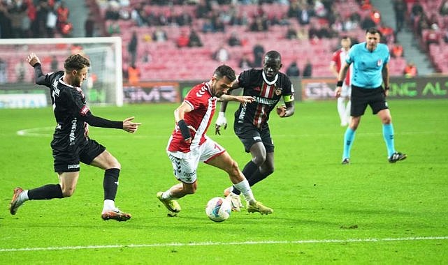 Samsunspor'da sakatlanan Emre Kılınç ameliyat oldu