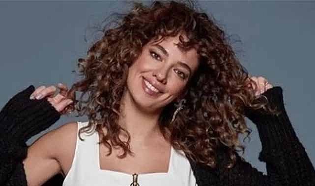 Seda Bakan'dan başörtülü paylaşım