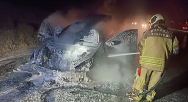 Seyir halindeki araç alev aldı