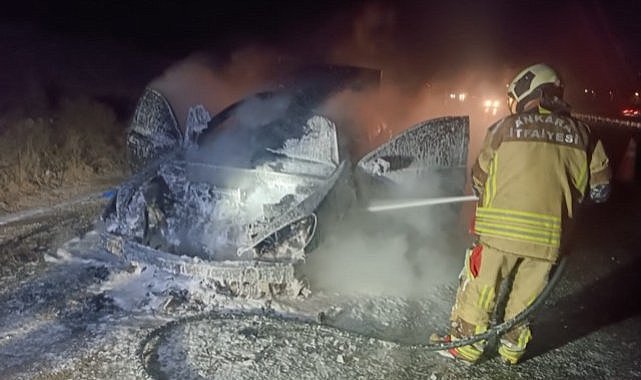 Seyir halindeki araç alev aldı