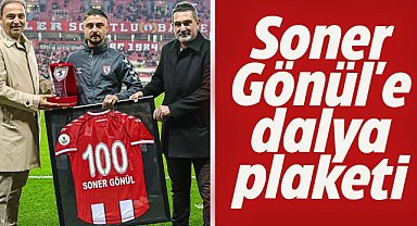 Soner Gönül 100. kez Samsunspor forması giydiği için plaket verildi 
