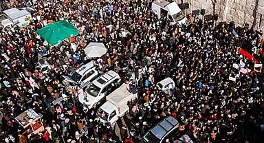 Suriye'de Emevi Camisi'nde izdiham! 4 ölü, 16 yaralı