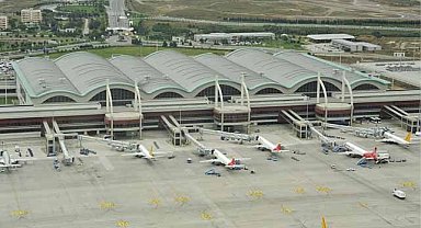 Uçaktaki hamile yolcu erken doğum yaptı! Bebek hayatını kaybetti