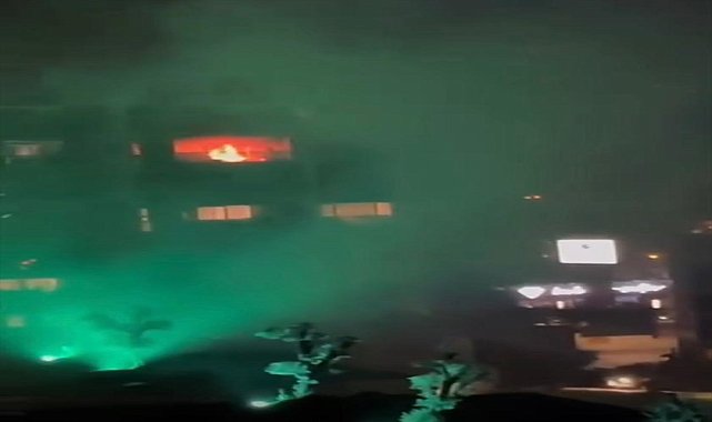 Yılbaşı gecesi kabusu yaşadılar! Havai fişekler evin balkonuna isabet etti