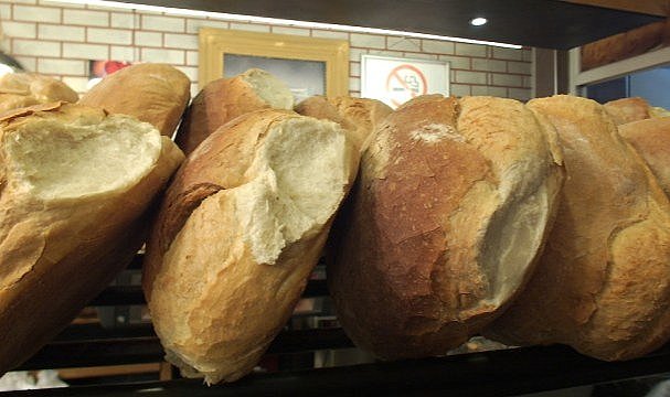 12,5 liralık ekmeği 7,5 liraya satıyor! Meslektaşları isyan ediyor