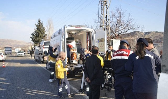 16 yaşındaki çocuk kullandığı araçla trafoya çarptı! 3 yaralı